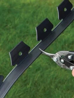 EasyFlex™ No Dig Edging, 50' -Gardeners Supply Company 8592452 002V 3 4