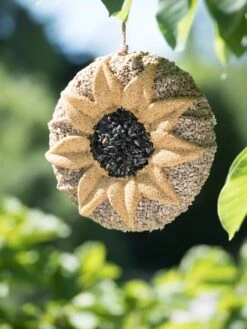 Songbird Tweets® Sunflower Wreath 8 Songbird Tweets® Sunflower Wreath -Gardeners Supply Company 8598119 5255 tif