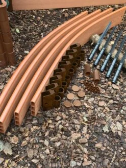 Curved Composite Landscape Edging Kit With 1" Boards -Gardeners Supply Company 8599404 05V tif