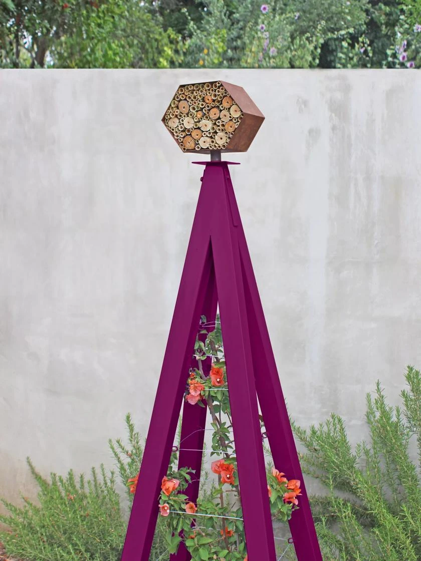 Bee Bungalow + Akoris Garden Tuteur Sr. 9 Bee Bungalow + Akoris Garden Tuteur Sr. - Image 7