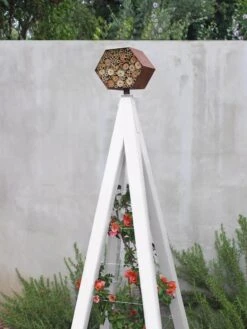 Bee Bungalow + Akoris Garden Tuteur Sr. 13 Bee Bungalow + Akoris Garden Tuteur Sr. -Gardeners Supply Company 8600532 03V tif