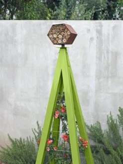 Bee Bungalow + Akoris Garden Tuteur Sr. 14 Bee Bungalow + Akoris Garden Tuteur Sr. -Gardeners Supply Company 8600532 05V tif