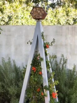 Bee Bungalow + Akoris Garden Tuteur Sr. 15 Bee Bungalow + Akoris Garden Tuteur Sr. -Gardeners Supply Company 8600532 07V jpg